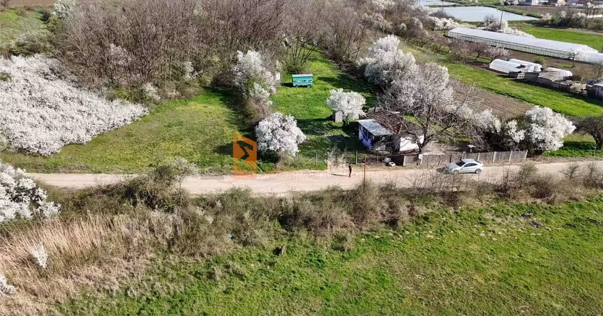 Teren intravilan de vânzare de 3740 mp, în Scurtești