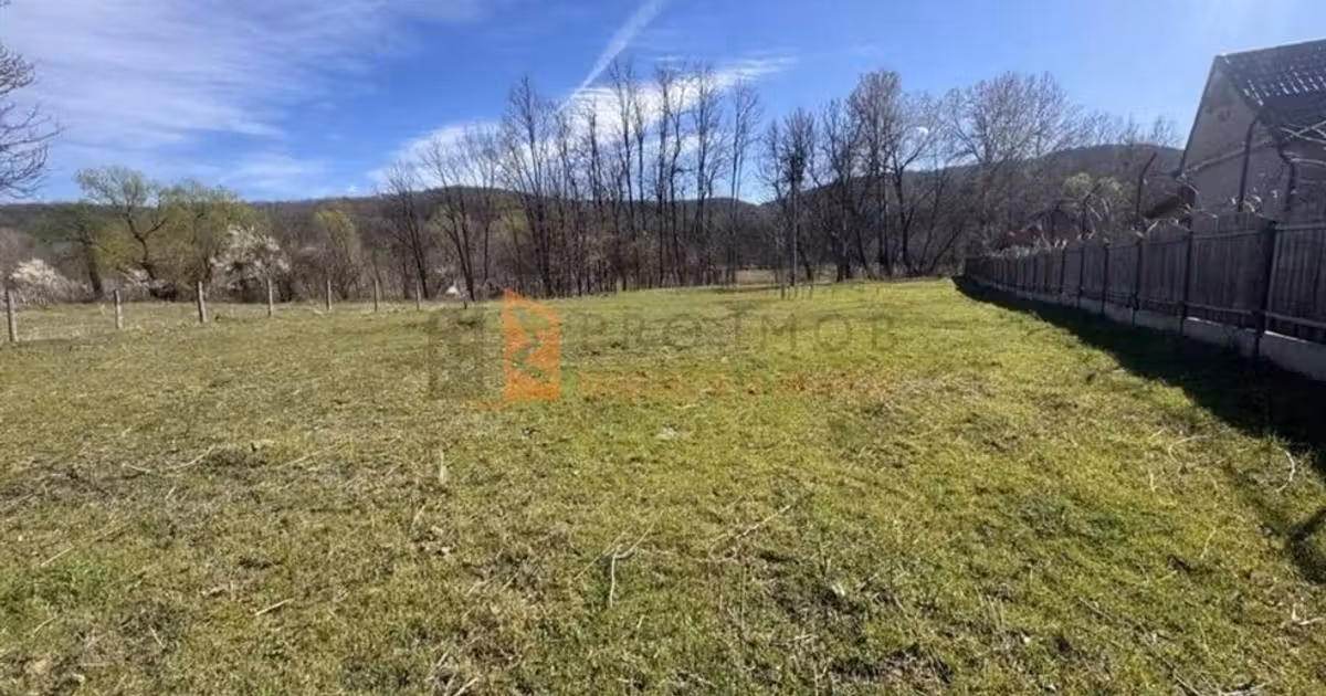 Teren intravilan de vânzare de 1560 mp, în Tisău