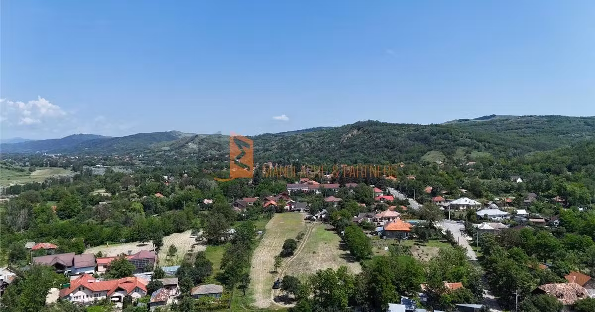 Teren Construcții intravilan de vânzare de 2010 mp, în Valea Părului