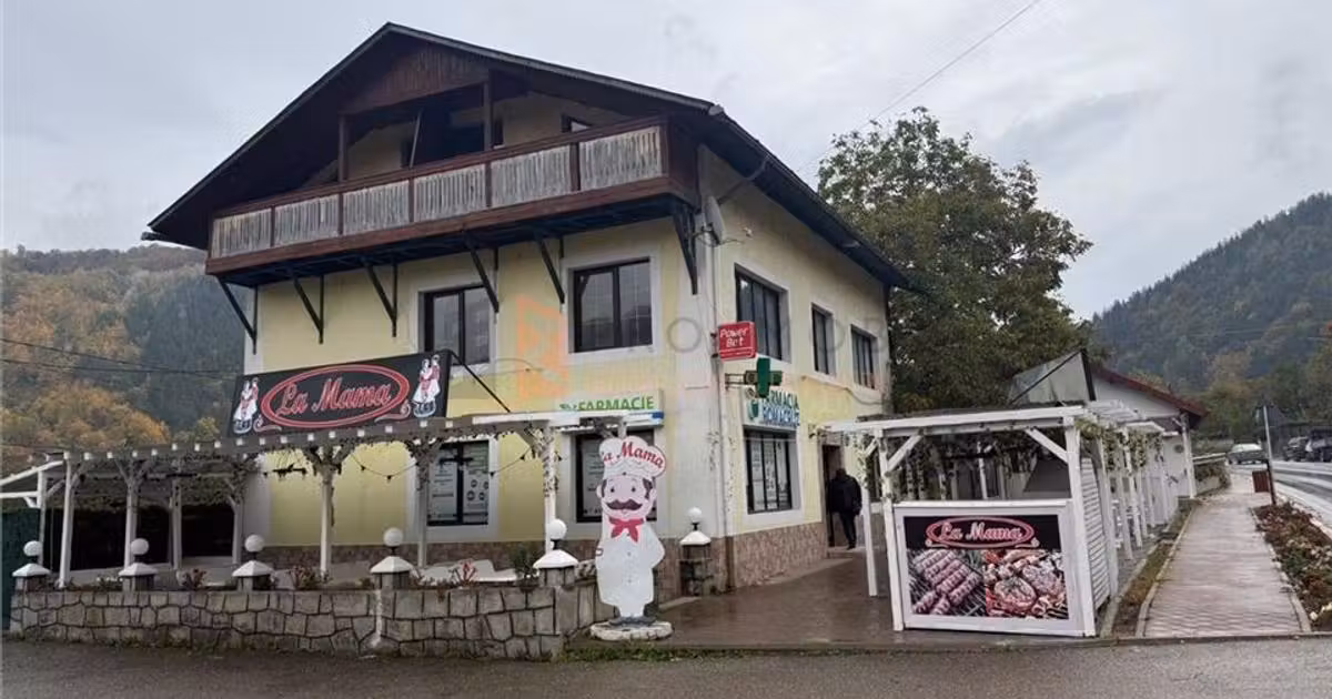 Casă individuală de vânzare cu 8 camere în Siriu