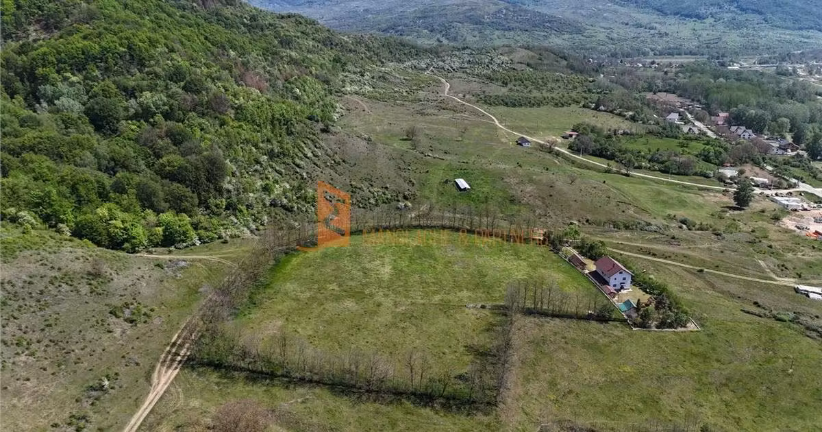 Teren agricol intravilan de vânzare de 10153 mp, în Cislău