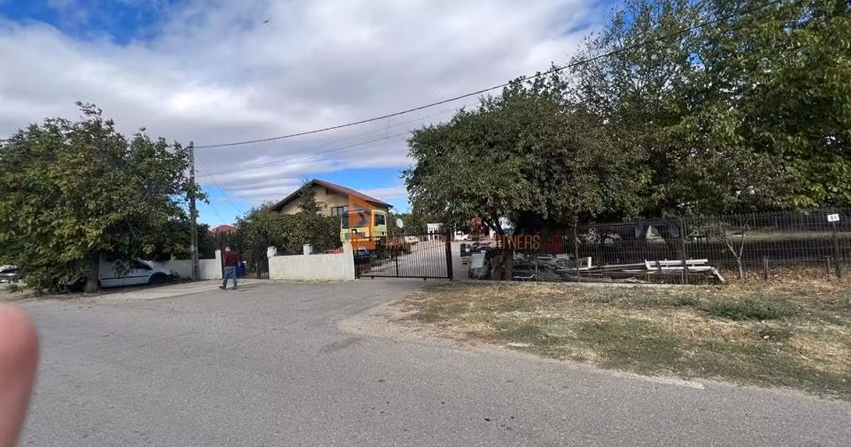Teren Construcții intravilan de vânzare de 5001 mp, în Gălbinași