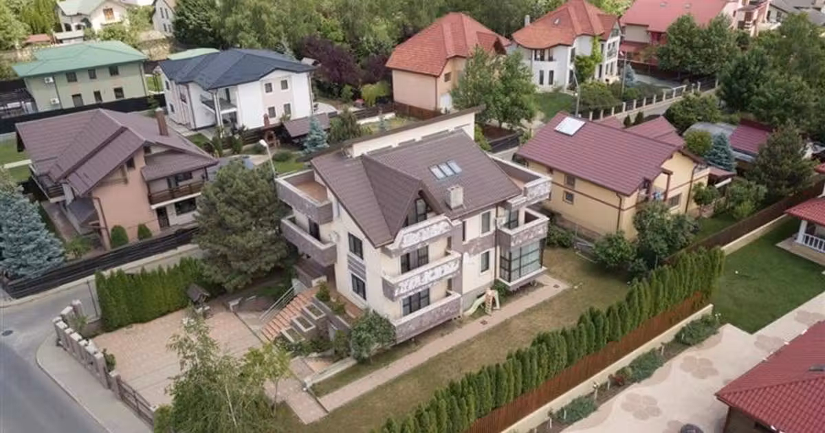 Casă individuală de vânzare cu 8 camere, mobilată în zona Popas Păcurari, Iași