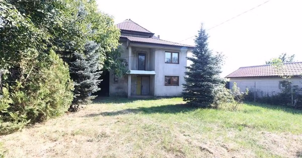 Casă individuală de vânzare cu 8 camere în Aroneanu