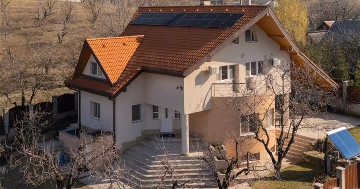 Casă de vânzare cu 7 camere în Tomești