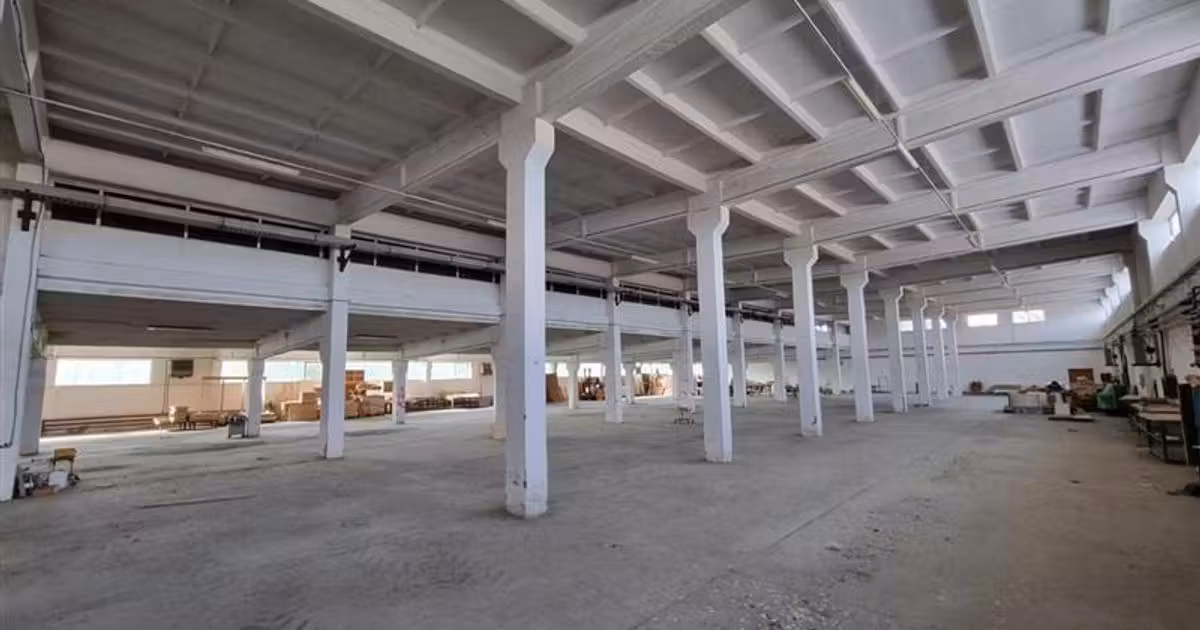 Spațiu industrial de vânzare de 11,500 mp, în Hârlău