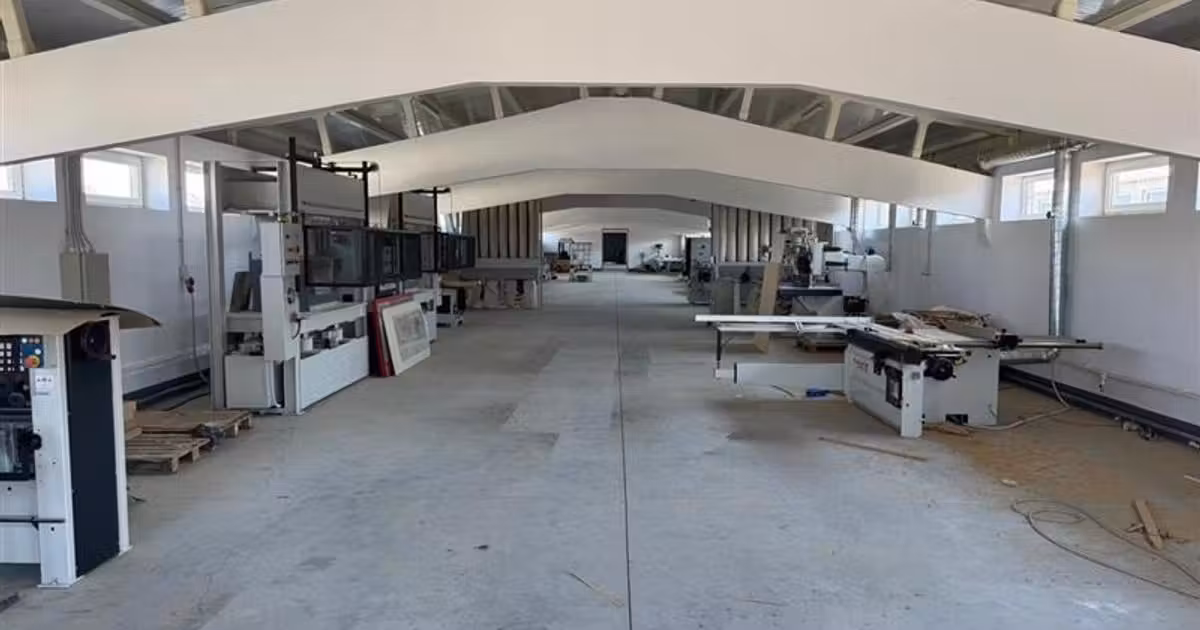 Spațiu industrial de vânzare de 2,271 mp, în Horlești (Rediu)