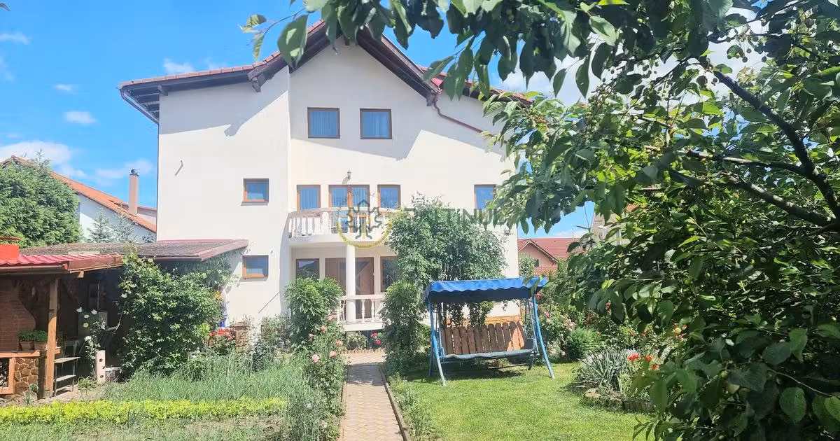Casă individuală de vânzare cu 8 camere, mobilată în Șelimbăr