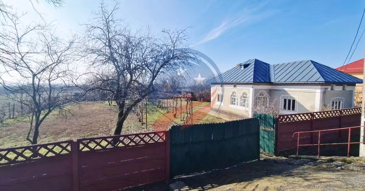 Casă individuală de vânzare cu 3 camere în Brădești