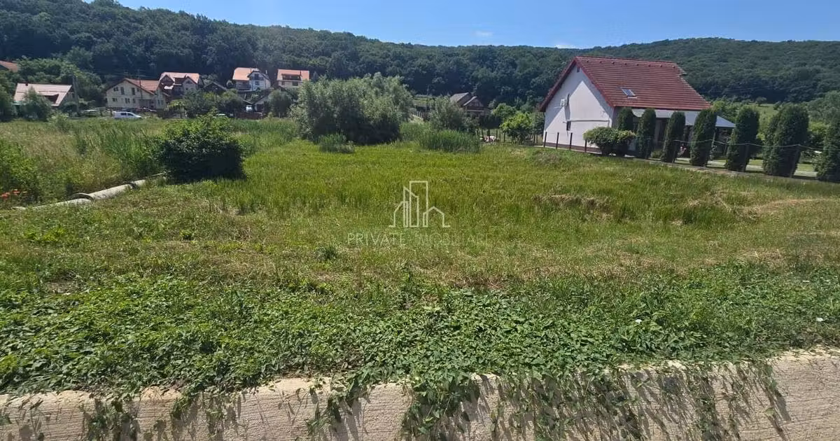 Teren Construcții intravilan de vânzare de 1327 mp, în Corunca