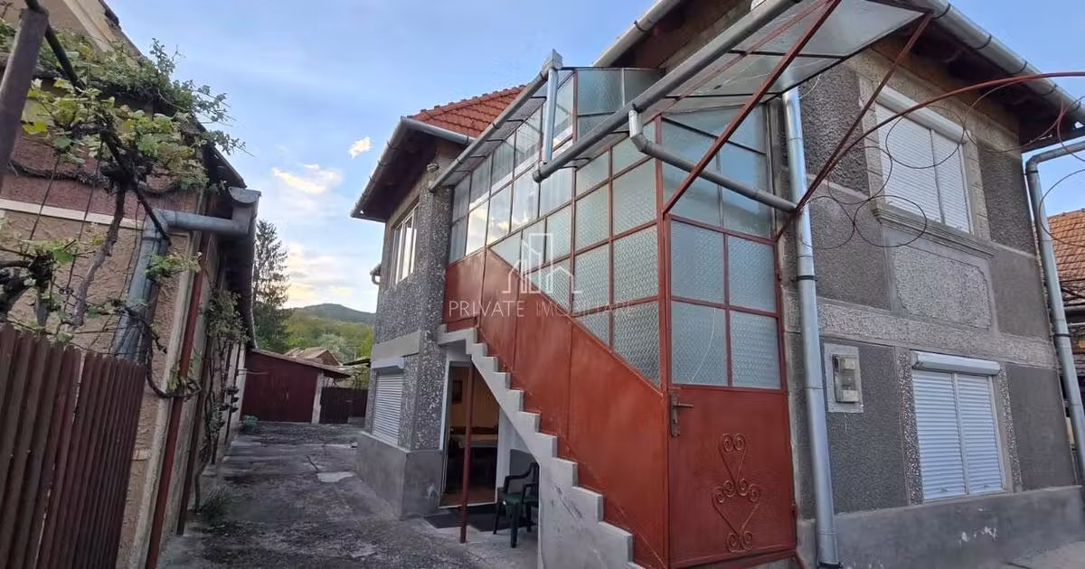 Casă individuală de vânzare cu 2 camere în Hetiur