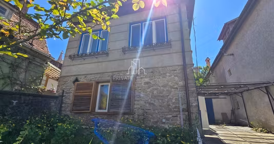 Casă Central