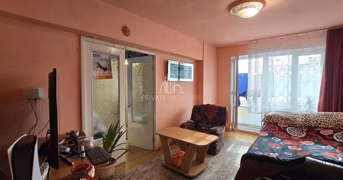 Apartament de vânzare cu 3 camere, mobilat în Sighișoara