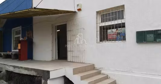 Spațiu comercial Est