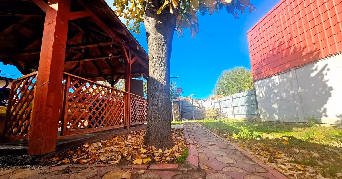 Casă de vânzare cu 6 camere în zona Central, Galați