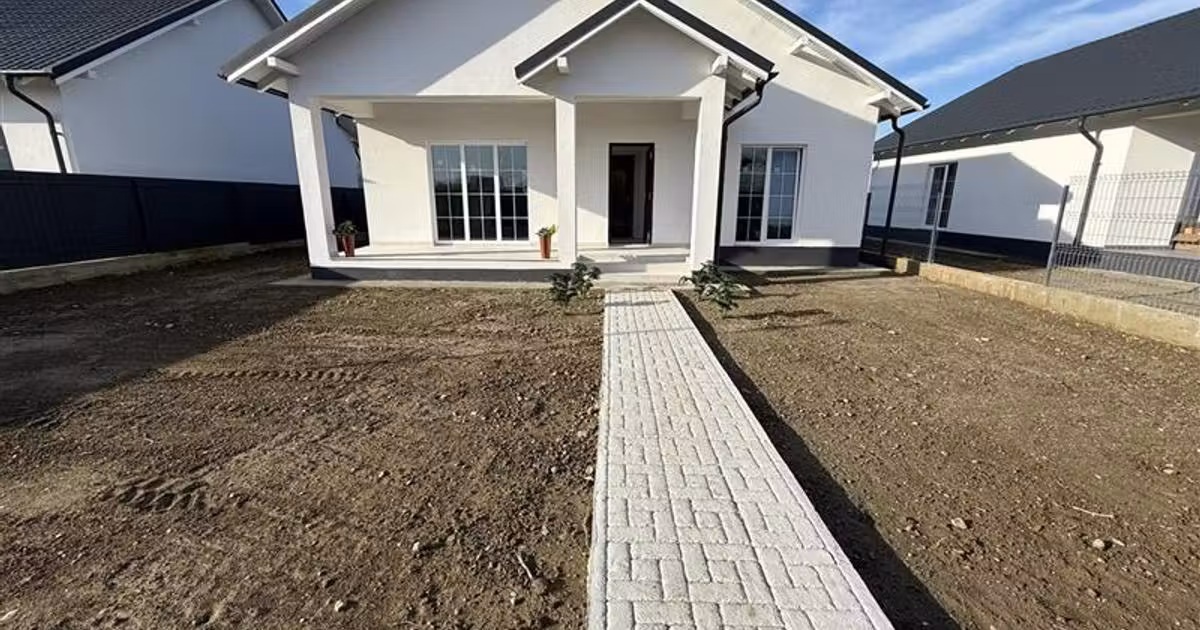 Casă individuală de vânzare cu 3 camere în zona Exterior Nord, Bacău