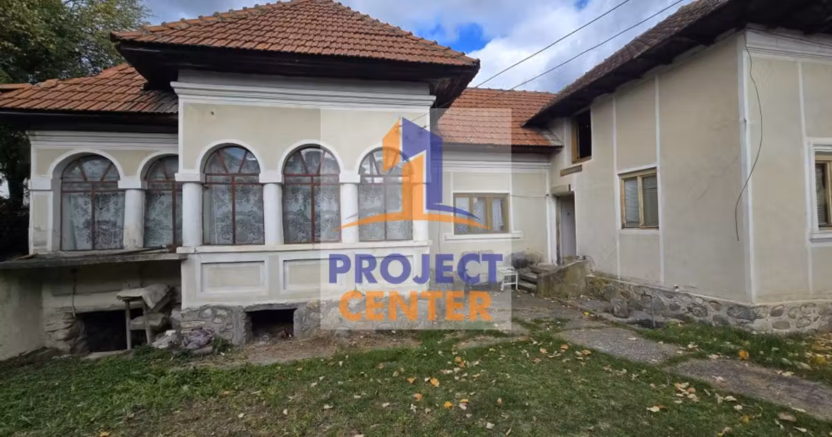 Casă individuală de vânzare cu 7 camere în Curtea de Argeș