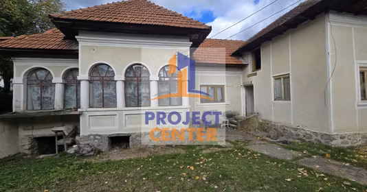 Casă Curtea de Argeș