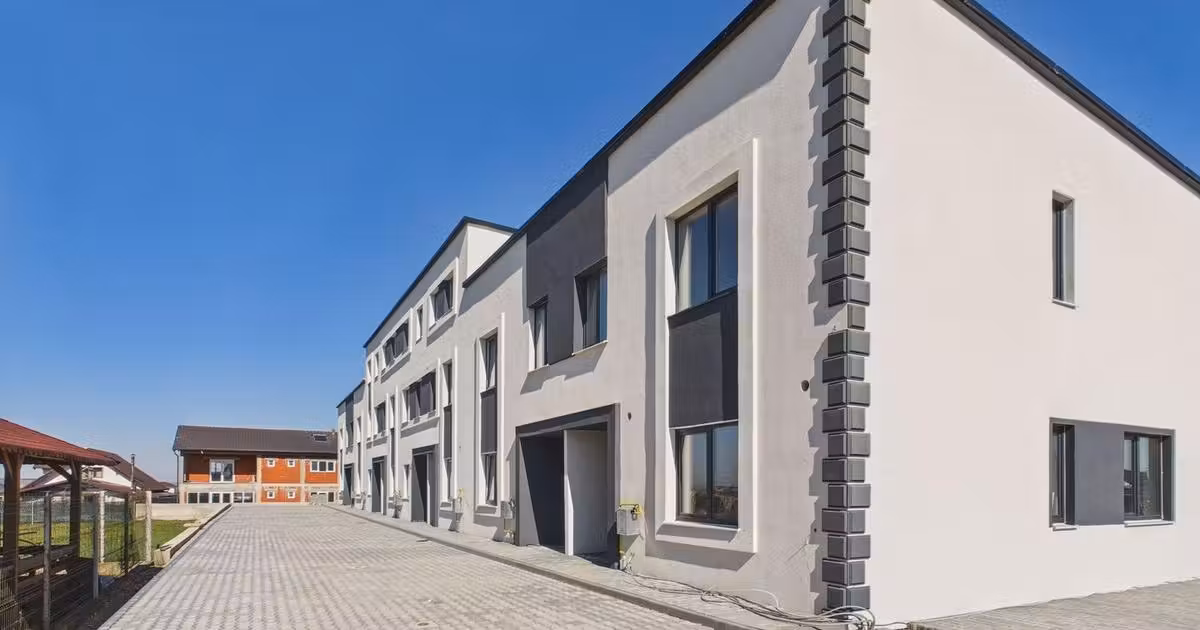 Casă de vânzare cu 4 camere în Sânmartin