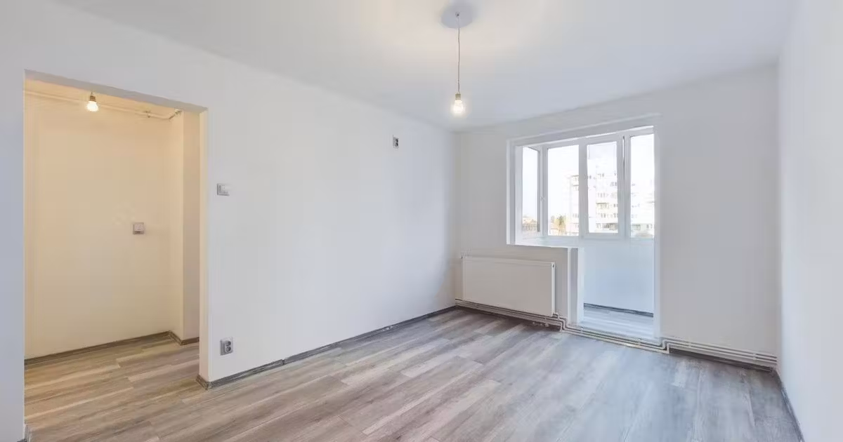 Apartament de vânzare cu 3 camere în zona Aurel Vlaicu, Arad
