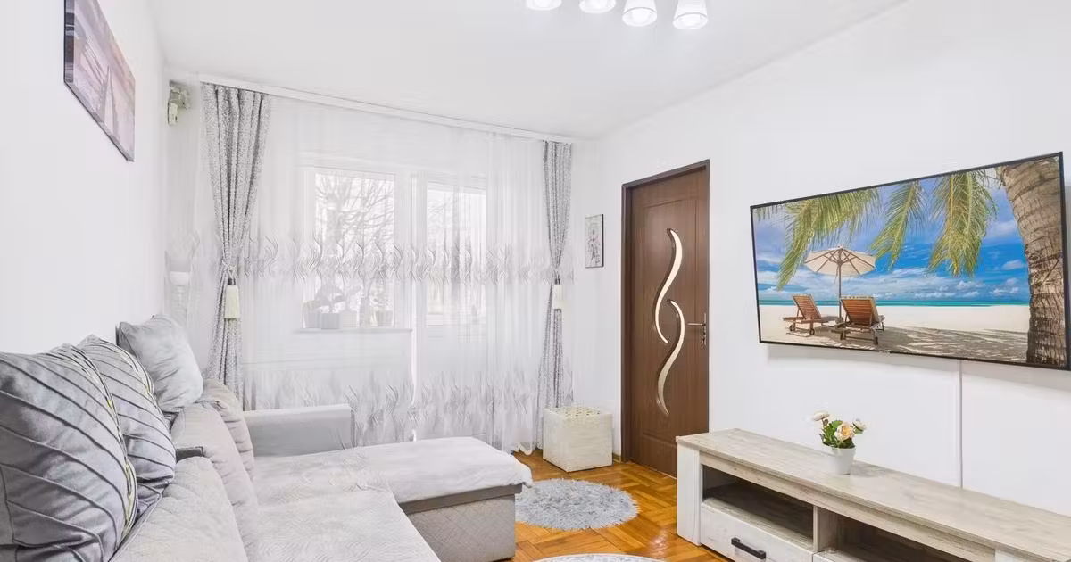 Apartament de vânzare cu 3 camere, mobilat în zona Aurel Vlaicu, Arad