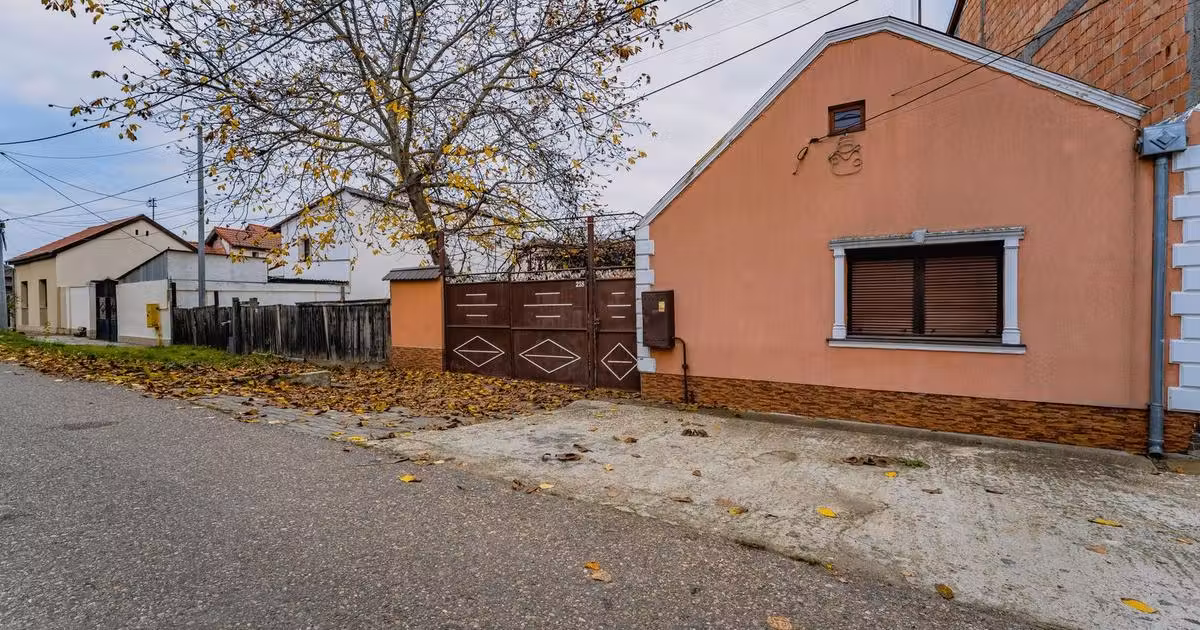 Casă individuală de vânzare cu 5 camere, mobilată în zona Pârneava, Arad