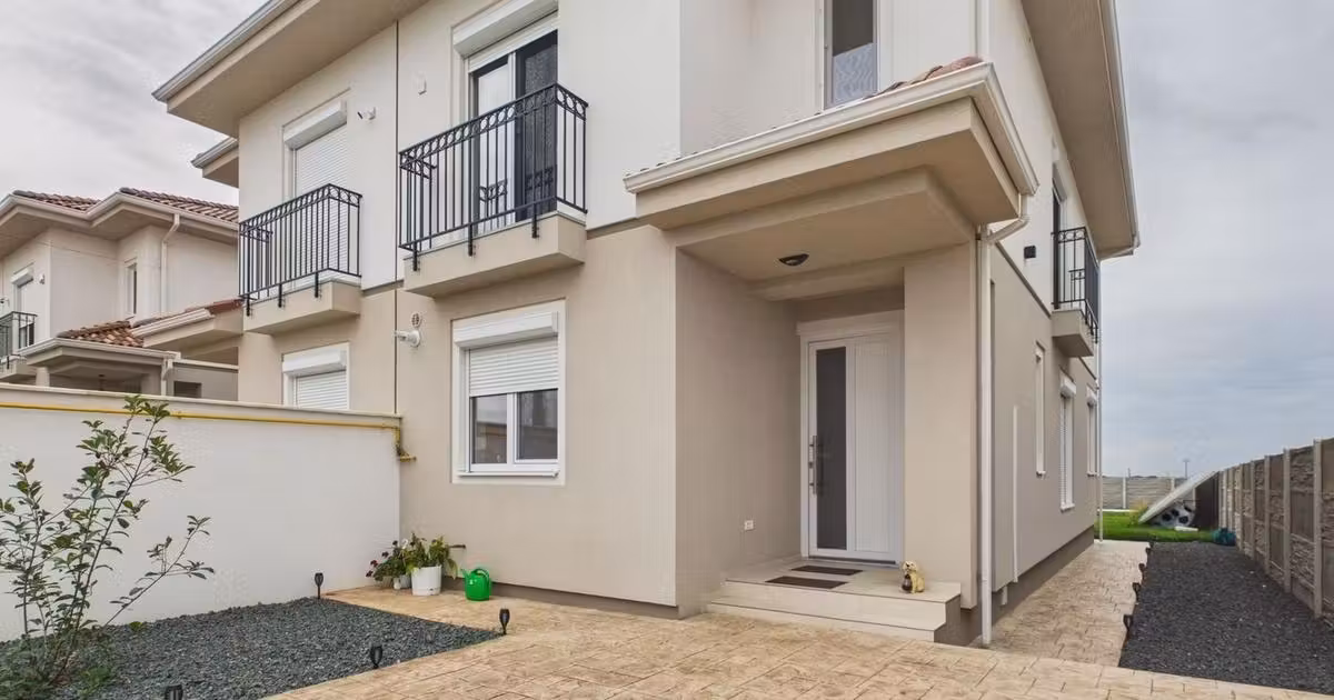 Duplex de vânzare cu 4 camere, mobilat în Sânandrei