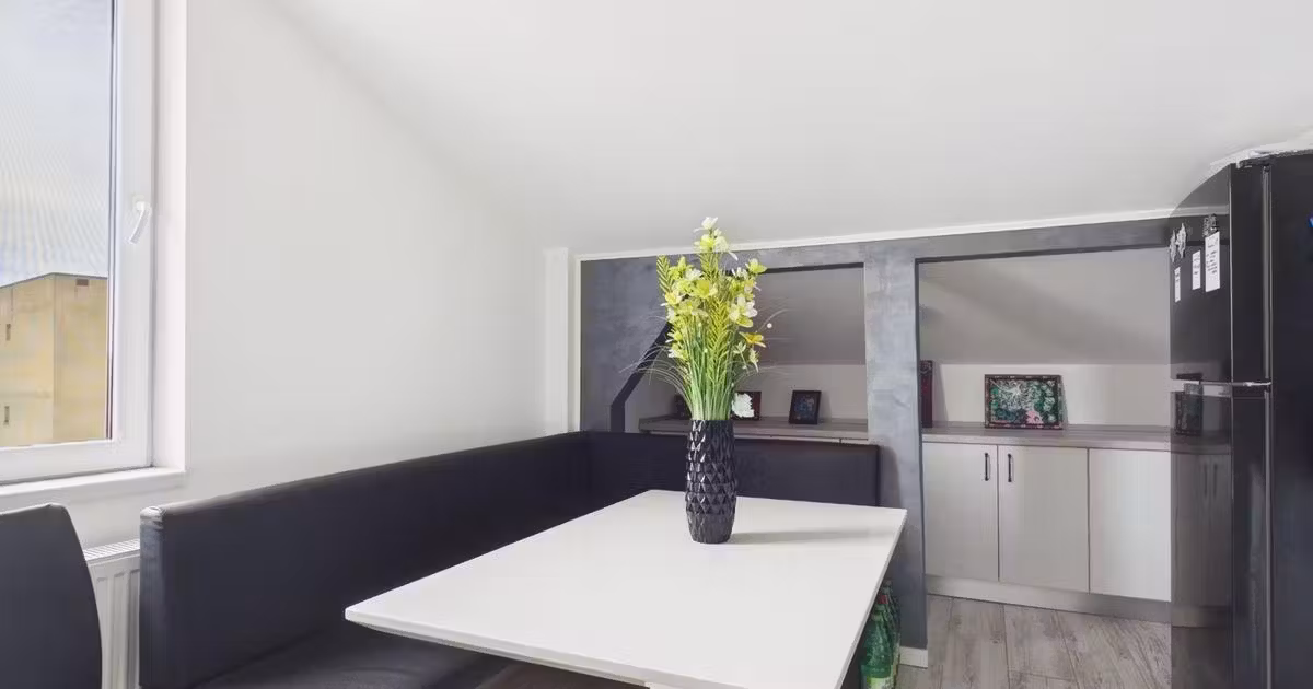 Apartament de vânzare cu 5 camere, mobilat în zona Aurel Vlaicu, Arad
