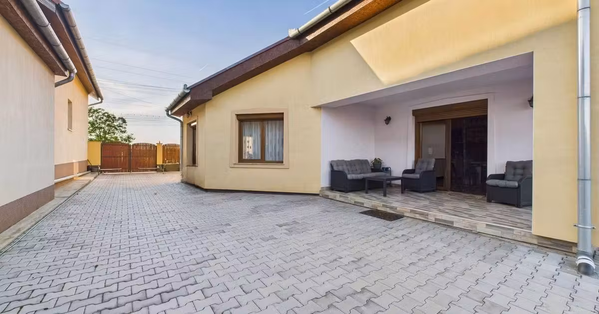 Casă individuală de vânzare cu 6 camere, mobilată în zona Aradul Nou, Arad