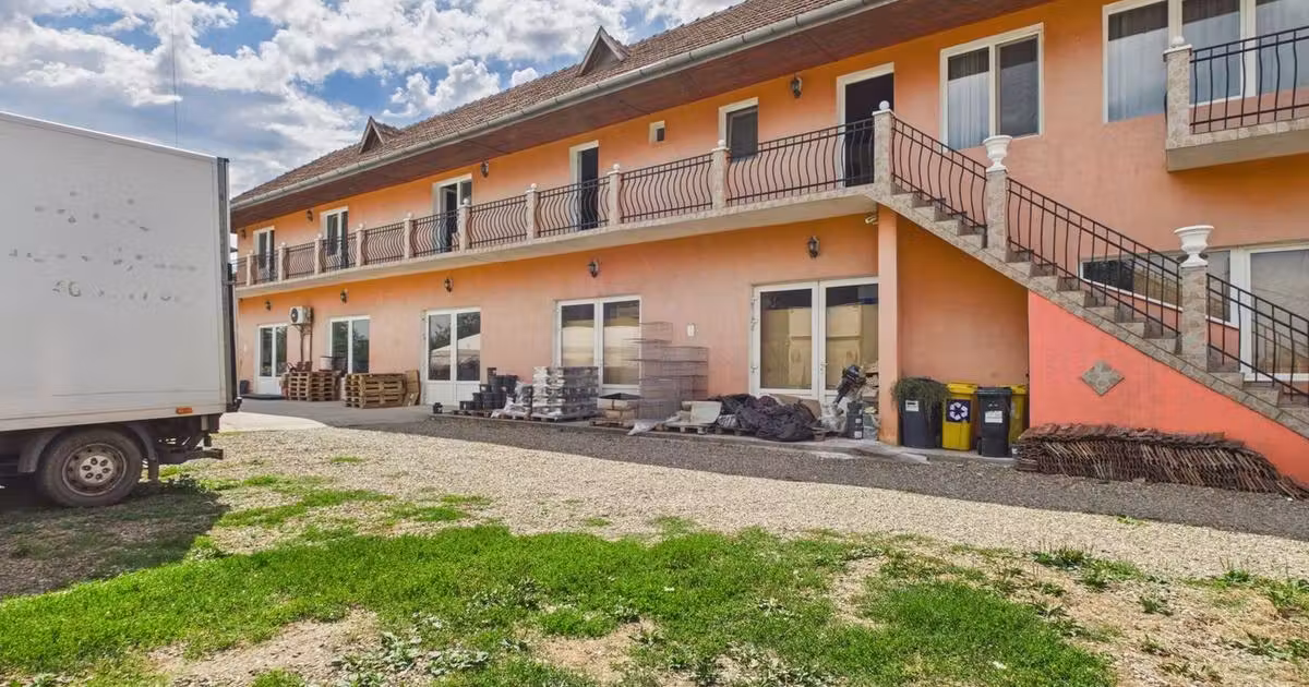 Casă individuală de vânzare cu 9 camere, mobilată în Nojorid