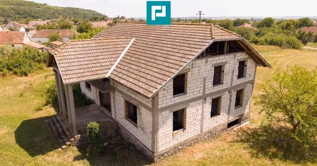 Casă de vânzare cu 7 camere în Păuliș
