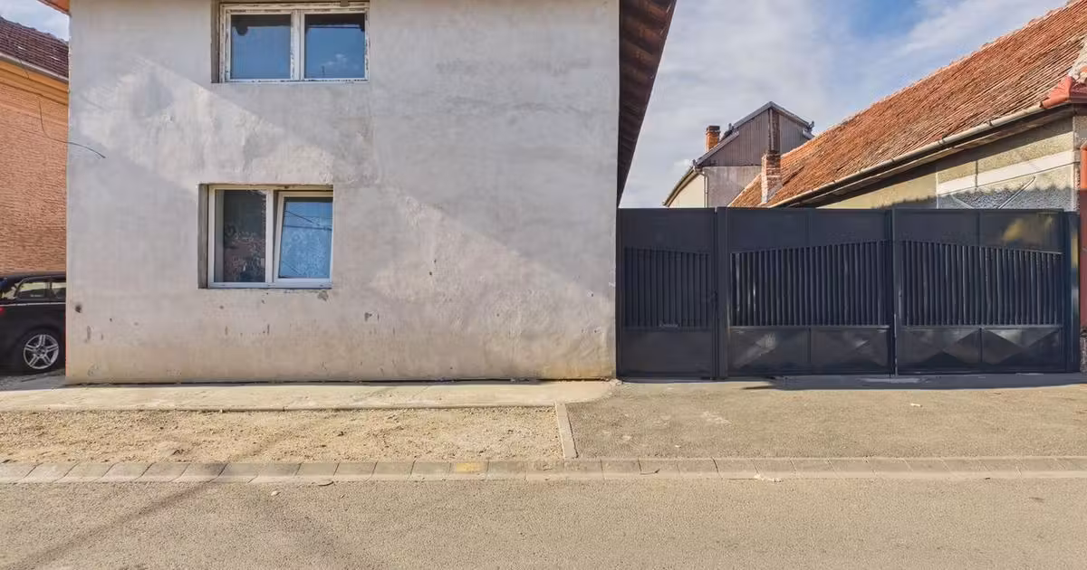 Casă individuală de vânzare cu 4 camere, mobilată în zona Drăgășani, Arad