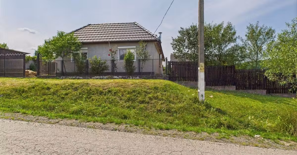 Casă individuală de vânzare cu 3 camere, mobilată în Pătârș