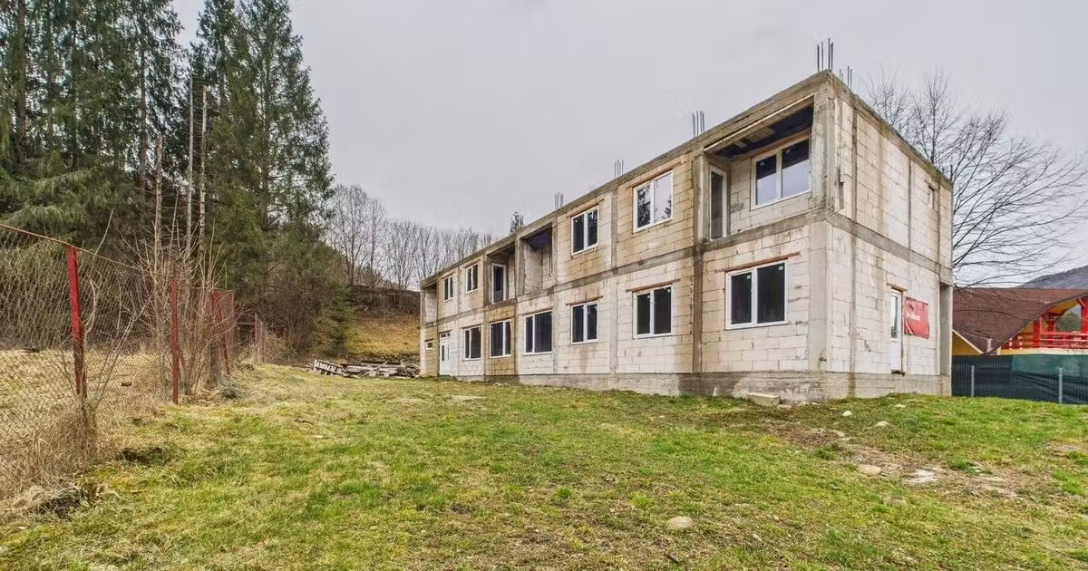 Casă individuală de vânzare cu 25 camere în Poiana Mărului