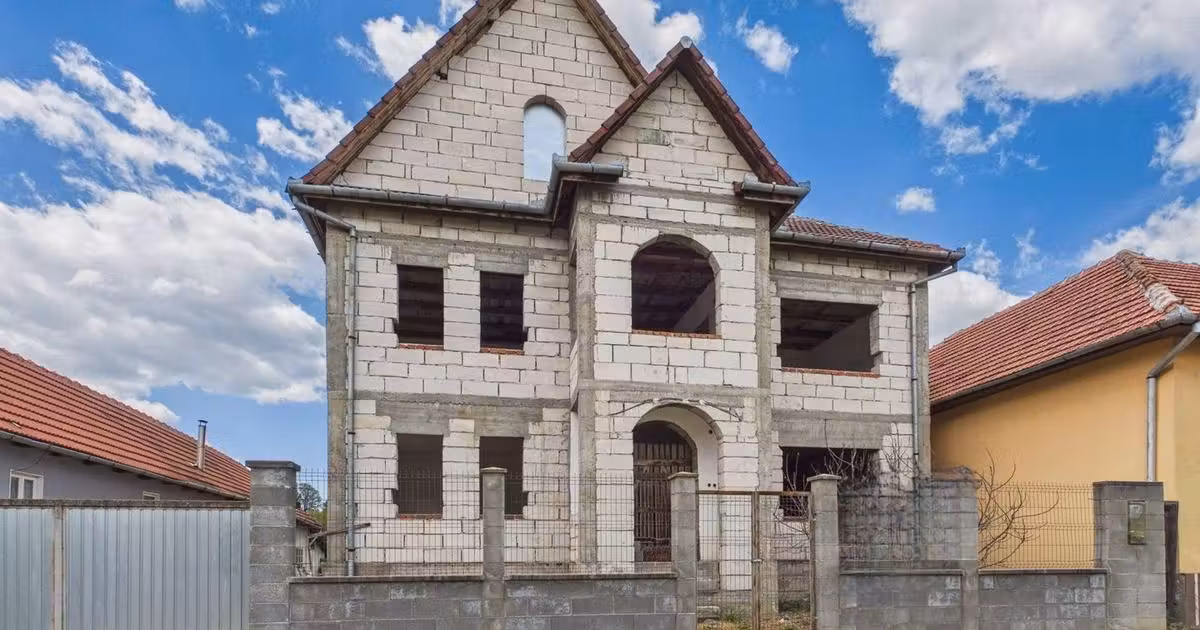 Casă individuală de vânzare cu 6 camere în Sebiș
