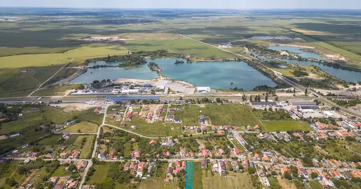 Teren Construcții intravilan de vânzare de 1937 mp, în Ghioroc