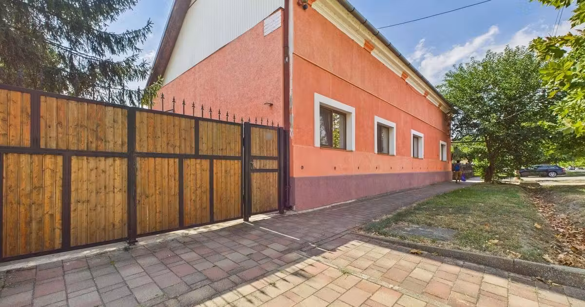 Casă individuală de vânzare cu 6 camere, mobilată în Sânnicolau Mare