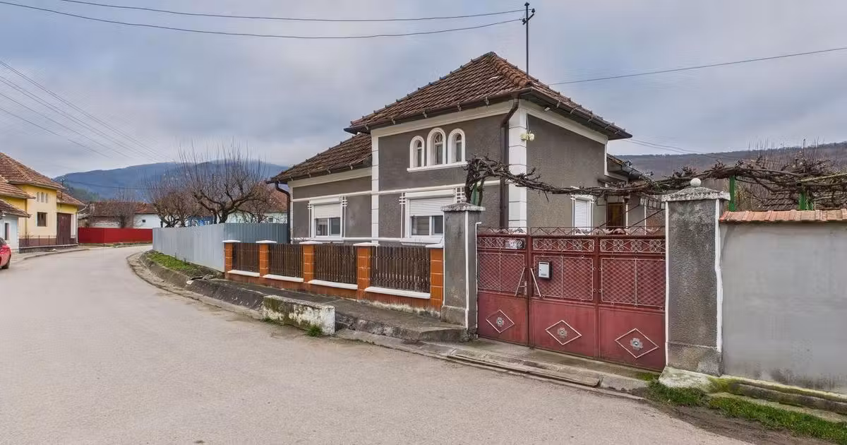 Casă individuală de vânzare cu 4 camere în Sighiștel
