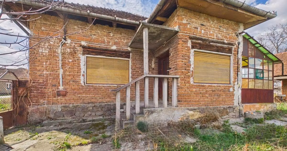 Casă individuală de vânzare cu 4 camere în Buteni