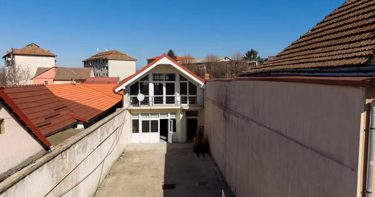 Spațiu comercial de vânzare de 300 mp, în Caransebeș