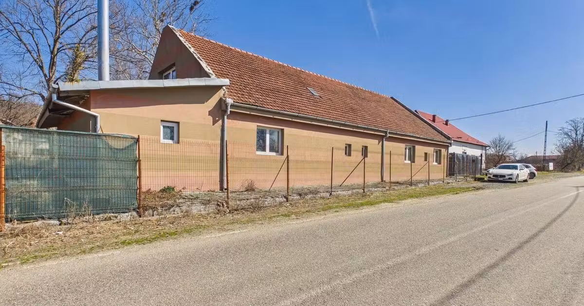 Casă individuală de vânzare cu 8 camere în Maciova