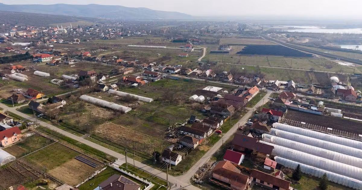 Casă individuală de vânzare cu 2 camere în Cuvin