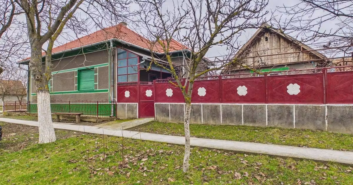 Casă individuală de vânzare cu 3 camere în Mișca