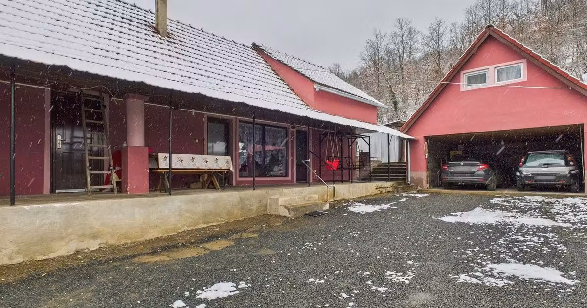 Casă individuală de vânzare cu 5 camere în Lipova