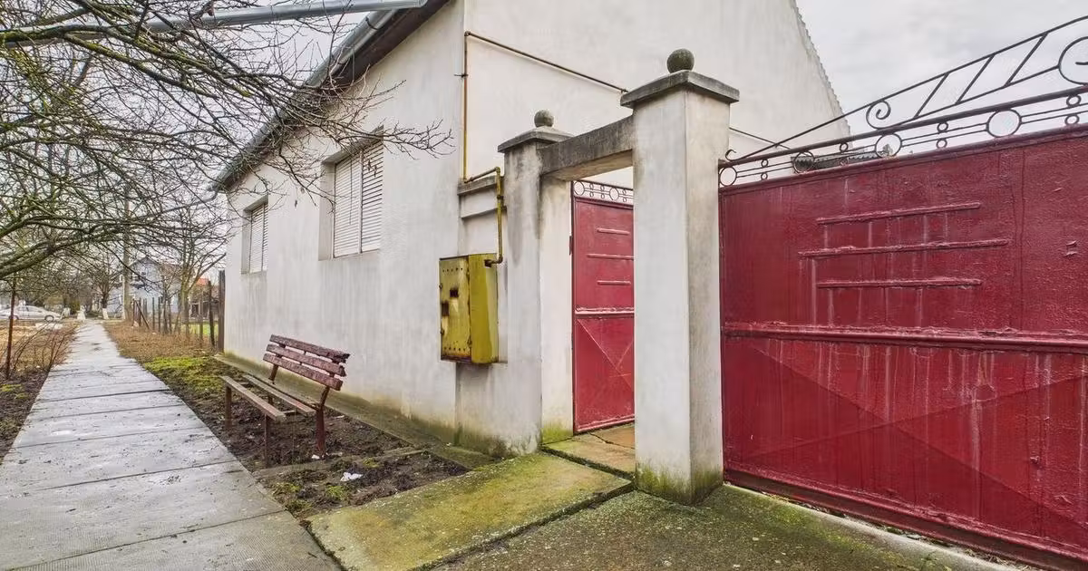 Casă individuală de vânzare cu 4 camere în Nădab