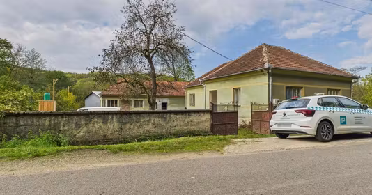 Casă Lupești