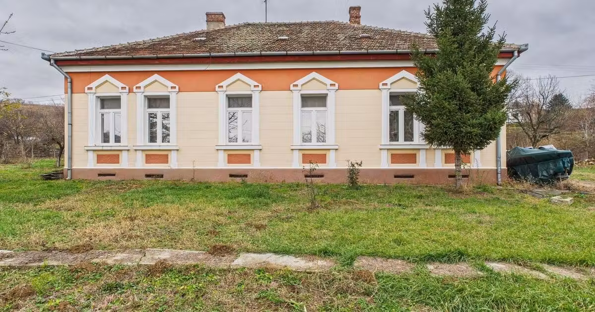 Casă individuală de vânzare cu 7 camere, mobilată în Ghioroc