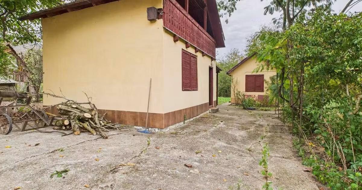 Casă individuală de vânzare cu 3 camere în Lipova