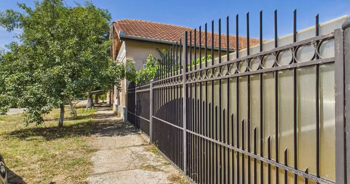 Casă individuală de vânzare cu 3 camere în Călacea