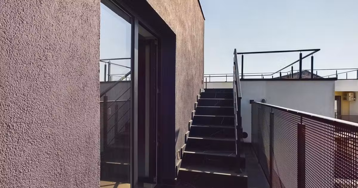 Penthouse de vânzare cu 3 camere, mobilat în zona Central, Arad